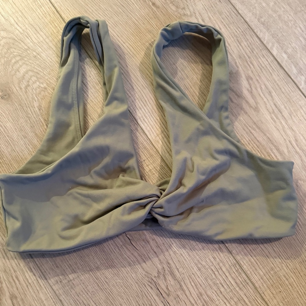 YOUNGLA Amore Twist Bra in Green